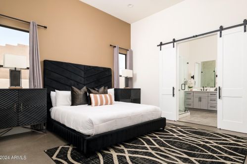 5036 Scottsdale Rd, Scottsdale AZ 85254-5161 exterior