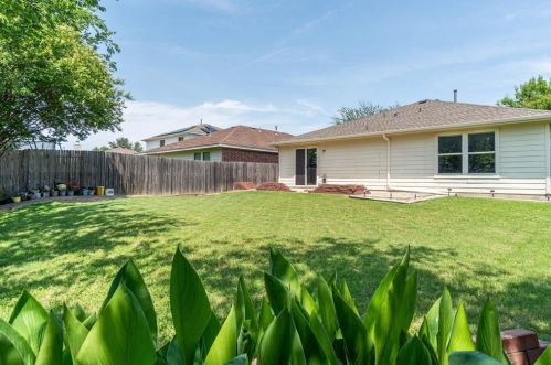 2412 Rolling Ridge Dr, Oak Point, TX 75068-6400