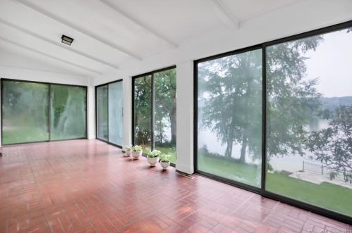 93 Boulevard Dr, Danbury CT  06810-7254 exterior