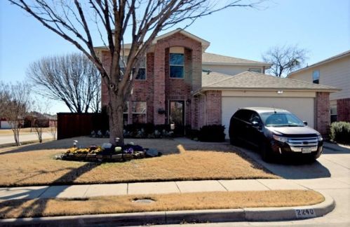 2240 Chestnut Dr, Oak Point, TX 75068-5674