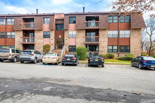 72 Golden Sq, Woodbridge, NJ 07095-1442