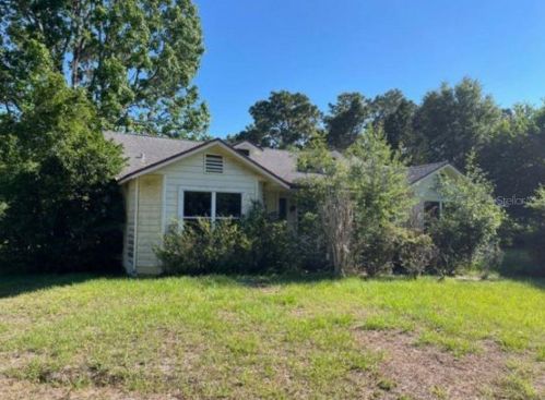 18005 Eagle Ln, Lutz, FL 33558-8424