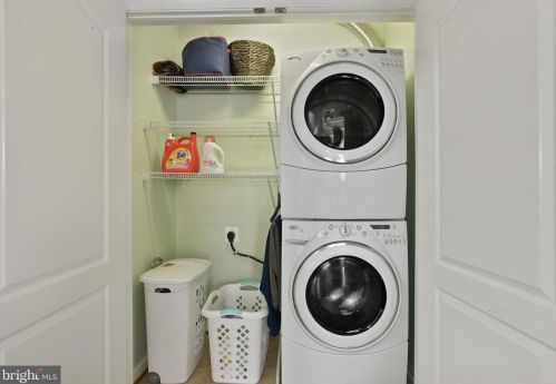 19179 Winmeade Dr, Leesburg VA  20176-6514 exterior