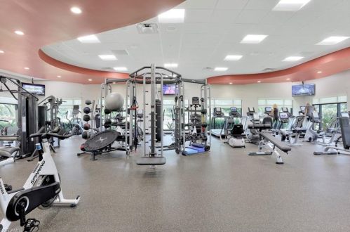 7320 Glenmoor Ln, Naples FL  34104-6748 exterior