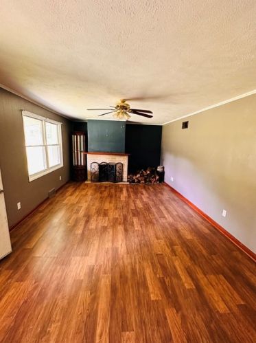 13 Salem St, Greenville, PA 16125-1617