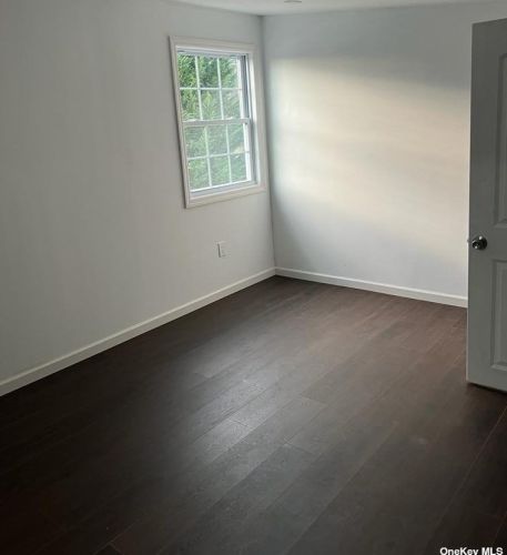 20 Carlls Path, Babylon NY  11703-1726 exterior