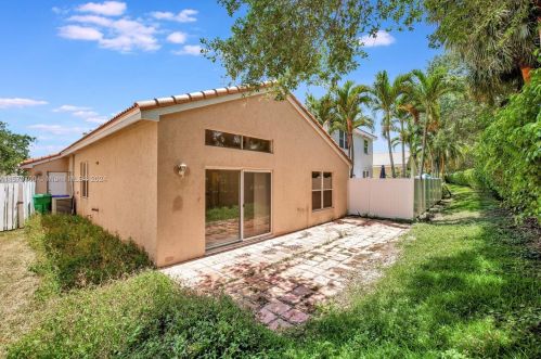2728 177th Ave, Hollywood FL  33029-5142 exterior