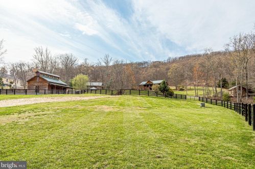 3714 Mountain Rd, Haymarket VA  20169-1739 exterior