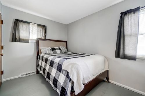 914 Barker Dr, Springfield OH 45505-2712 exterior