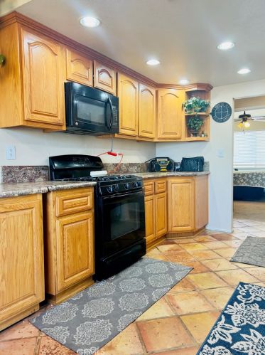 26969 Lakeview Dr, Helendale CA  92342-7808 exterior