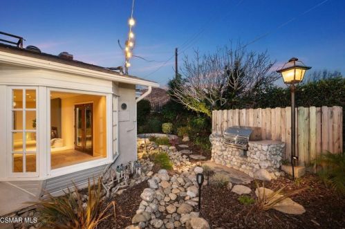 2005 Hull Ct, Simi Valley CA 93063-3701 exterior