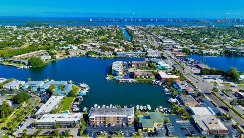 312 Northlake Dr, West Palm Beach, FL 33408-5219