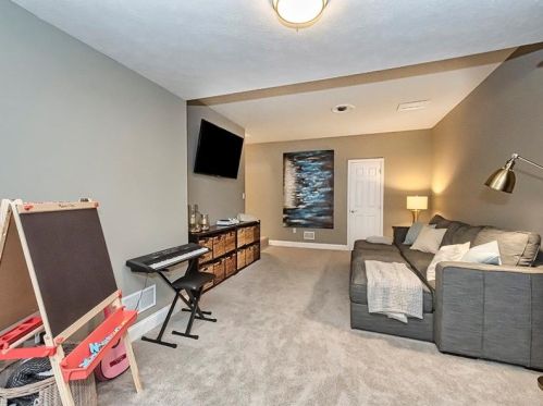 121 Windermere Ct, Canonsburg PA  15317-3671 exterior