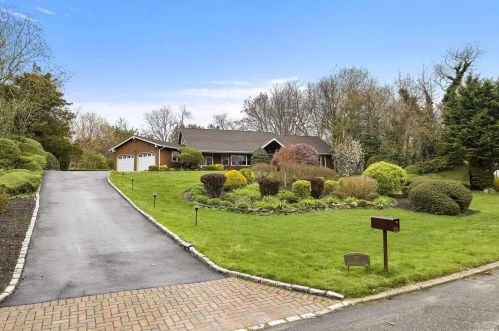 29 Peppermill Ln, Huntington Station, NY 11746-5426