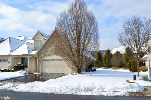 4304 Wimbledon Dr, Harrisburg, PA 17112-8635