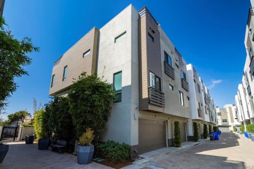 2555 State St, Carlsbad CA  92008-1623 exterior