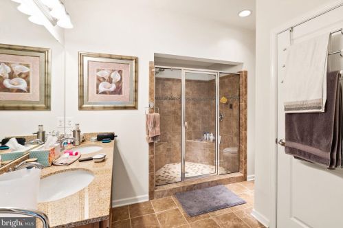 7405 Brunson Cir, Gainesville VA 20155 exterior