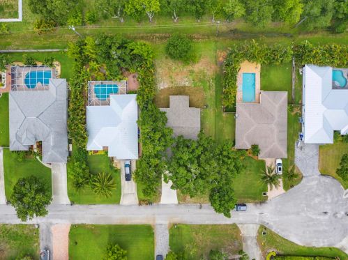 1255 26th Ave, Vero Beach, FL 32960-3968