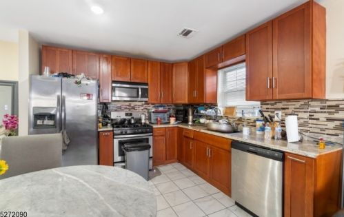 22 Godwin Ave, Paterson NJ  07501-1601 exterior