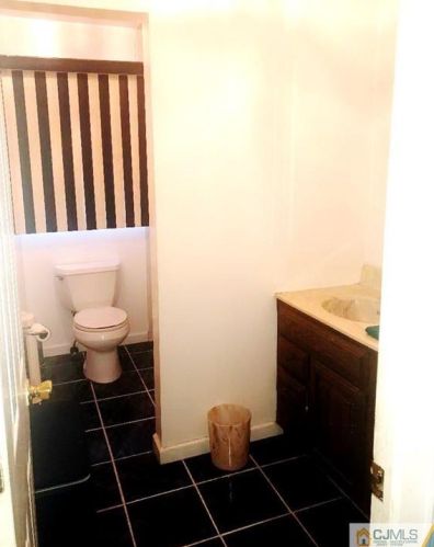 1 Kerry Ct, Old Bridge NJ  08857-2610 exterior