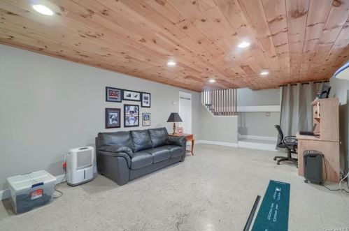 11 Hillside Ter, Monroe NY  10950-2515 exterior