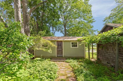 44 Sound Dr, Greenport NY  11944-1007 exterior