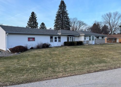 438 Hill N Dale Cir, Chenequa, WI 53029-1531