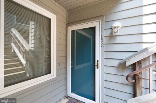 11723 Summerchase Cir, Herndon VA  20194-1137 exterior