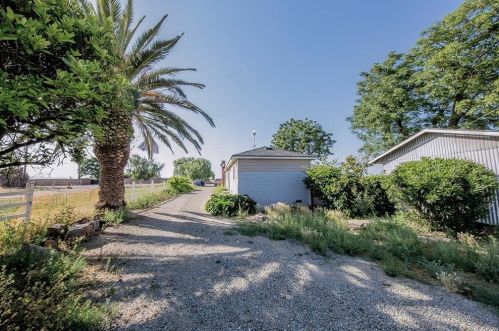 900 Olive Ave, Grayson CA  95363-9415 exterior