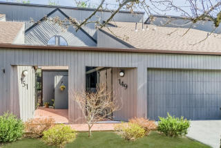 149 Stone Oaks Dr, Hartsdale, NY 10530-1160
