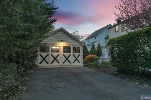 285 Grove St, Montclair NJ  07042-4220 exterior