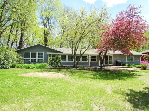 132 Turnbull Rd, New Hartford CT  06057-4136 exterior