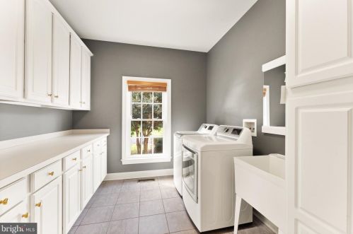 43530 Butler Pl, Leesburg VA 20176-7428 exterior