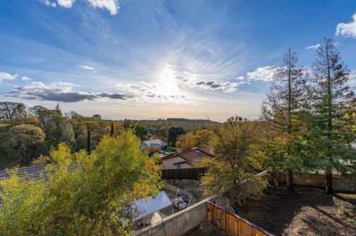 2570 Gold Run Ct, Valley Springs, CA 95252-9218
