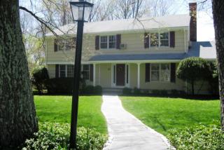 27 Fair Oaks Dr, Bridgeport, CT 06612-2107