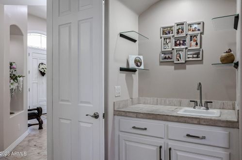 9610 Laurel Ln, Scottsdale AZ 85254-4901 exterior