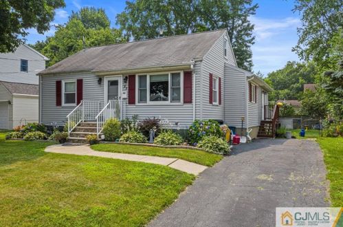 23 Victory Pl, East Brunswick NJ  08816-2232 exterior