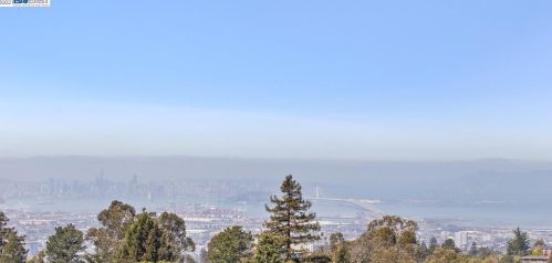 2538 Carisbrook Dr, Oakland, CA 94611-1608