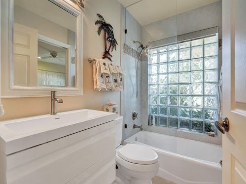 6806 Newport Lk Cir, Boca Raton FL 33496-3004 exterior