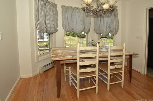 4 Lookout Lndg, Ellington CT  06029-2543 exterior