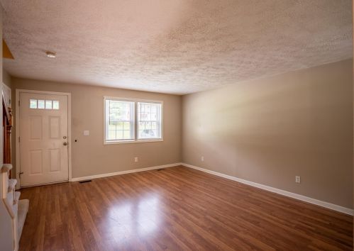 290 Winding Pond Rd, Londonderry, NH 03053-3379