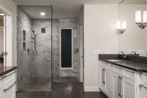 8102 Del Caverna Dr, Scottsdale AZ 85258-2322 exterior