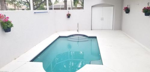 167 Glen Eagle Cir, Naples FL  34104-5714 exterior