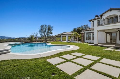 25682 Oak Meadow Dr, Santa Clarita CA  91381-0762 exterior