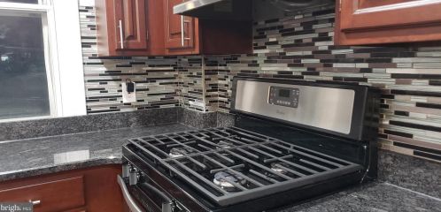 850 Longshore Ave, Philadelphia PA  19111-4423 exterior