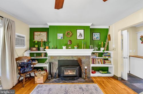 16 Bayberry Rd, Princeton NJ  08540-7417 exterior