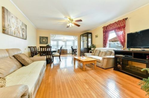 37 Spencer Ave, Chelsea, MA 02150-2521