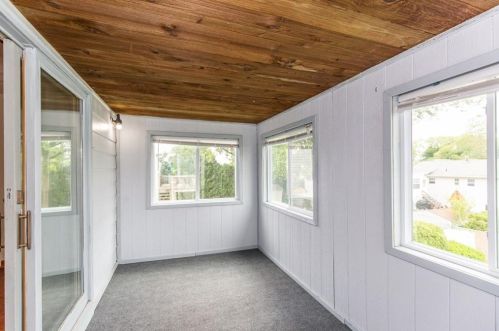 79 Thelma St, North Providence RI  02904-4560 exterior