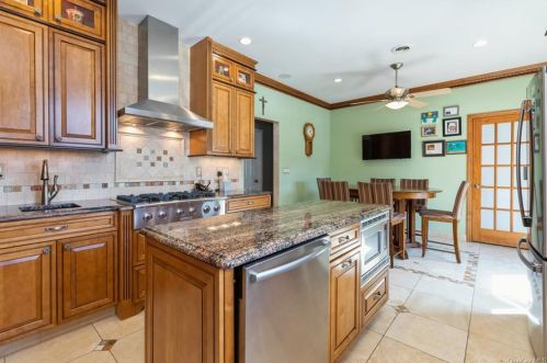 1 Lenni Lenape Ct, Stony Point NY  10980-3438 exterior
