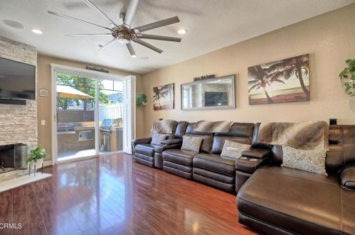 2062 Avila Pl, Oxnard CA 93036-8257 exterior